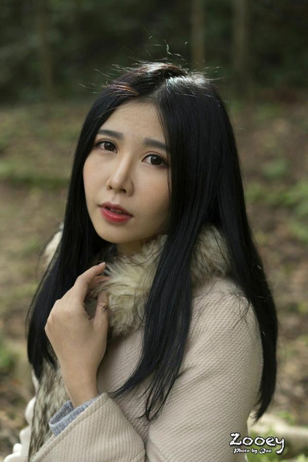   台湾正妹Zooey清新户外街拍写真，三套精美穿搭展现迷人气质，为你解锁更多治愈系瞬间[62P]第11张图片