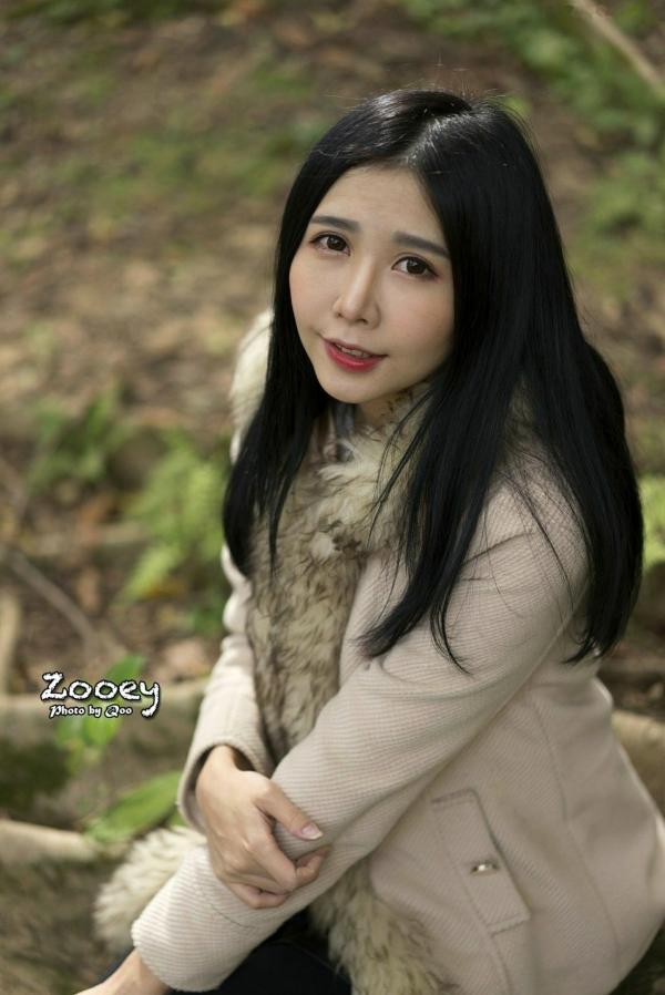    台湾正妹Zooey清新户外街拍写真，三套精美穿搭展现迷人气质，为你解锁更多治愈系瞬间[62P]第15张图片