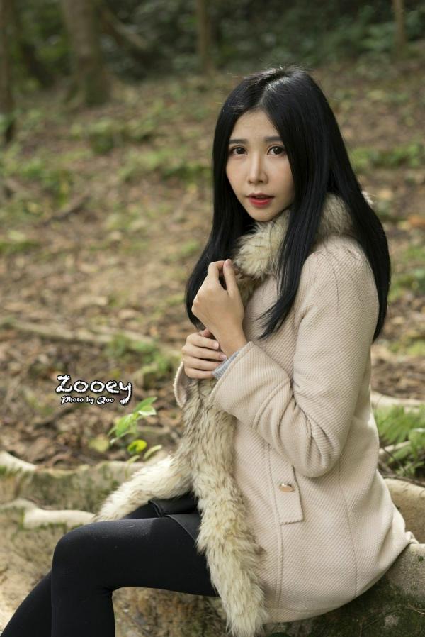    台湾正妹Zooey清新户外街拍写真，三套精美穿搭展现迷人气质，为你解锁更多治愈系瞬间[62P]第19张图片