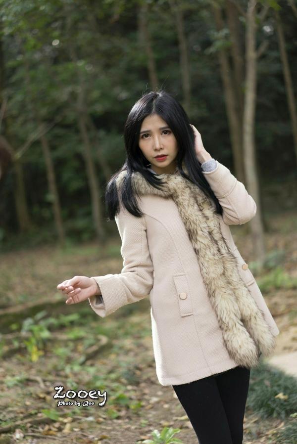    台湾正妹Zooey清新户外街拍写真，三套精美穿搭展现迷人气质，为你解锁更多治愈系瞬间[62P]第22张图片