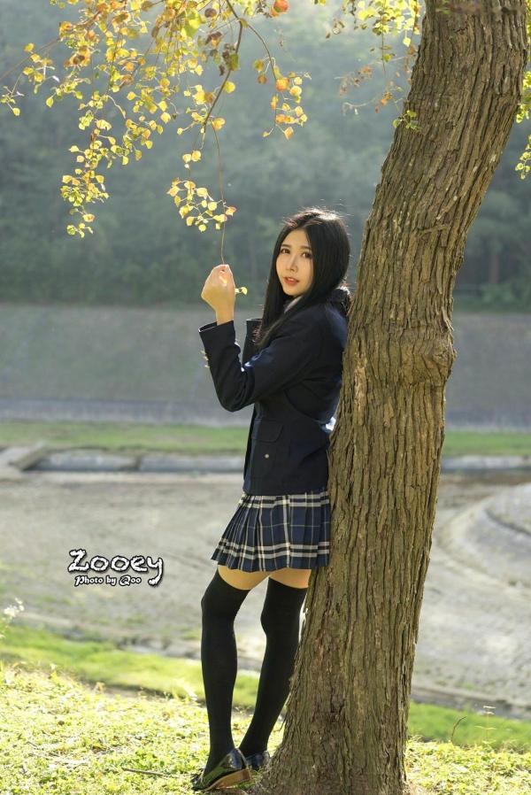    台湾正妹Zooey清新户外街拍写真，三套精美穿搭展现迷人气质，为你解锁更多治愈系瞬间[62P]第52张图片
