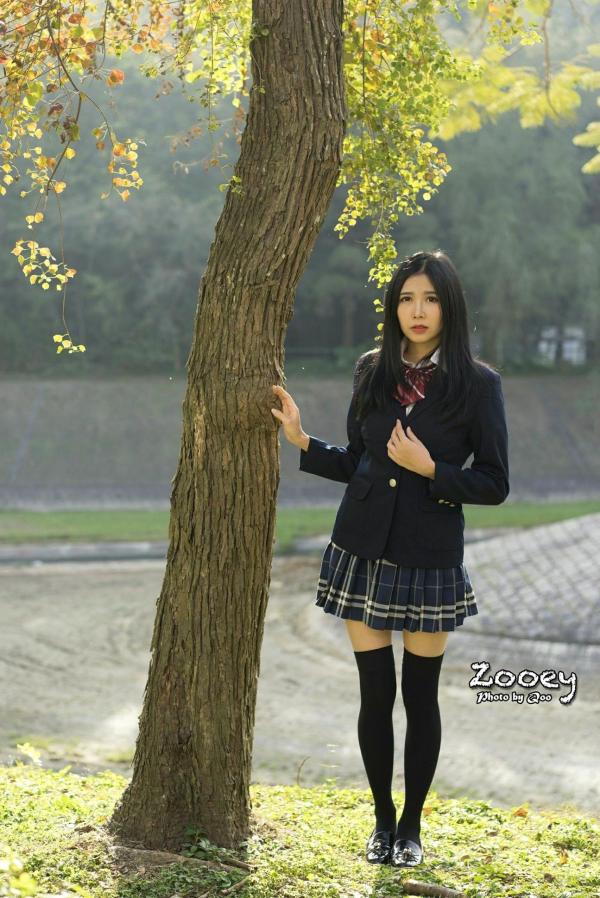    台湾正妹Zooey清新户外街拍写真，三套精美穿搭展现迷人气质，为你解锁更多治愈系瞬间[62P]第53张图片