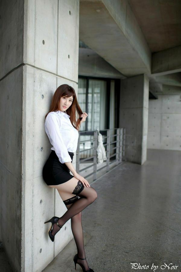    台湾正妹蔡译心、林茉晶OL街拍合辑：职场制服与修长美腿的时尚职场写真集第8张图片