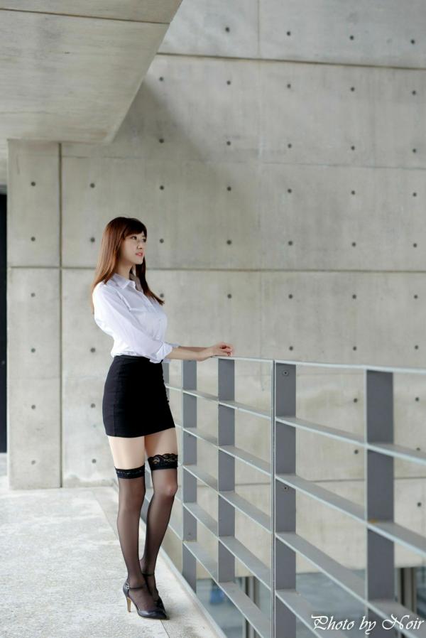    台湾正妹蔡译心、林茉晶OL街拍合辑：职场制服与修长美腿的时尚职场写真集第12张图片