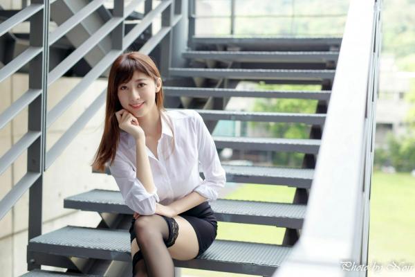    台湾正妹蔡译心、林茉晶OL街拍合辑：职场制服与修长美腿的时尚职场写真集第17张图片