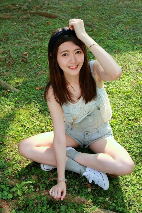    台湾正妹Brindy薛薛私房写真，台大校园户外清新外拍，青春活力背带裤少女甜美气质美腿套图第5张图片