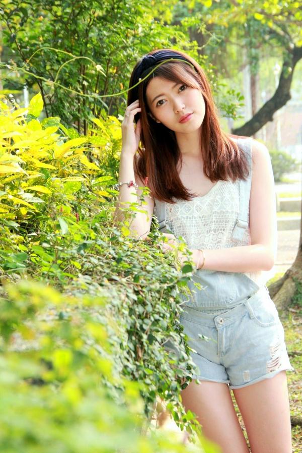    台湾正妹Brindy薛薛私房写真，台大校园户外清新外拍，青春活力背带裤少女甜美气质美腿套图第40张图片