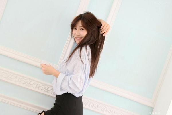    台湾正妹小筑兒《55棚拍》高跟OL职业装私房写真集，利落干练尽显职场气质，极品美腿演绎清纯与诱惑第25张图片