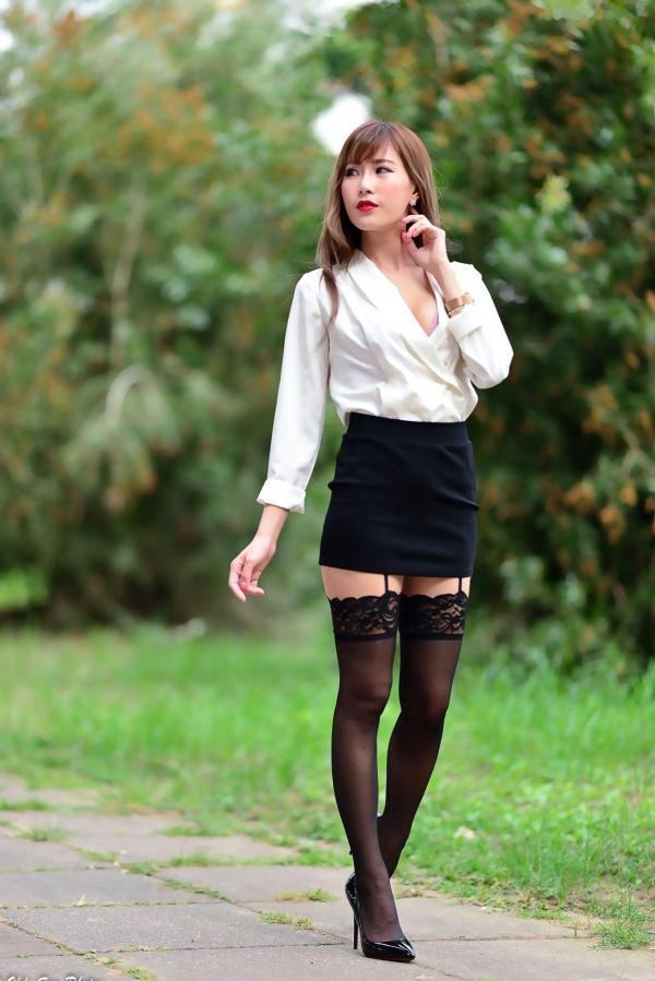    台湾正妹黄艾比Abbie干练职场OL外拍写真，白衬衫黑丝吊带尽显美腿诱惑第21张图片