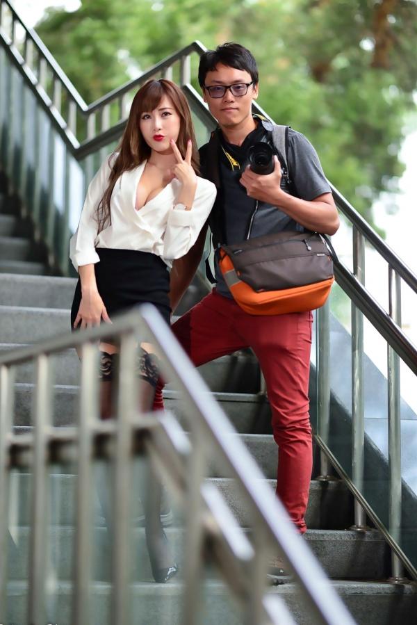   台湾正妹黄艾比Abbie干练职场OL外拍写真，白衬衫黑丝吊带尽显美腿诱惑第40张图片