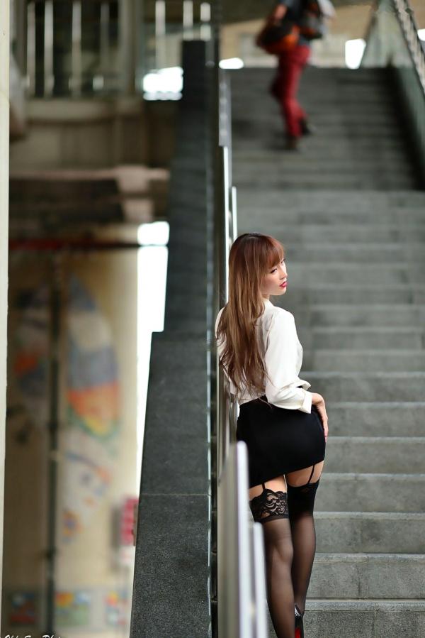   台湾正妹黄艾比Abbie干练职场OL外拍写真，白衬衫黑丝吊带尽显美腿诱惑第41张图片