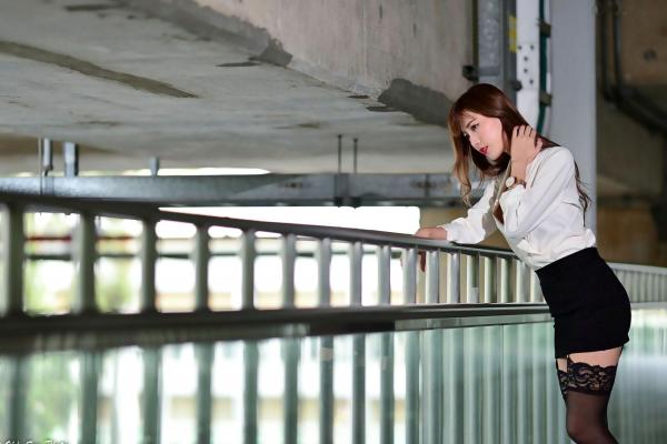    台湾正妹黄艾比Abbie干练职场OL外拍写真，白衬衫黑丝吊带尽显美腿诱惑第67张图片