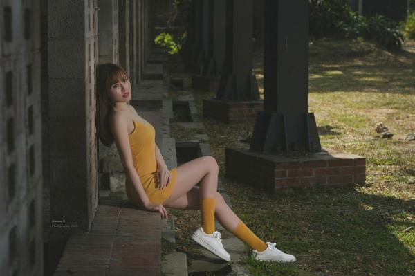    台湾正妹郭珉妏Queenie户外清凉街拍，邻家清纯气质女神，时尚潮流写真赏析第18张图片