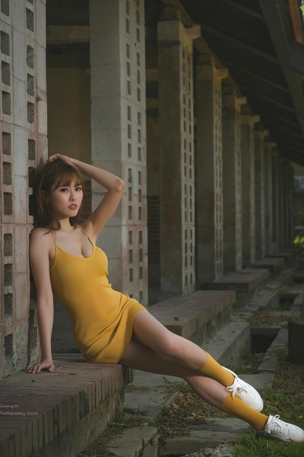    台湾正妹郭珉妏Queenie户外清凉街拍，邻家清纯气质女神，时尚潮流写真赏析第20张图片