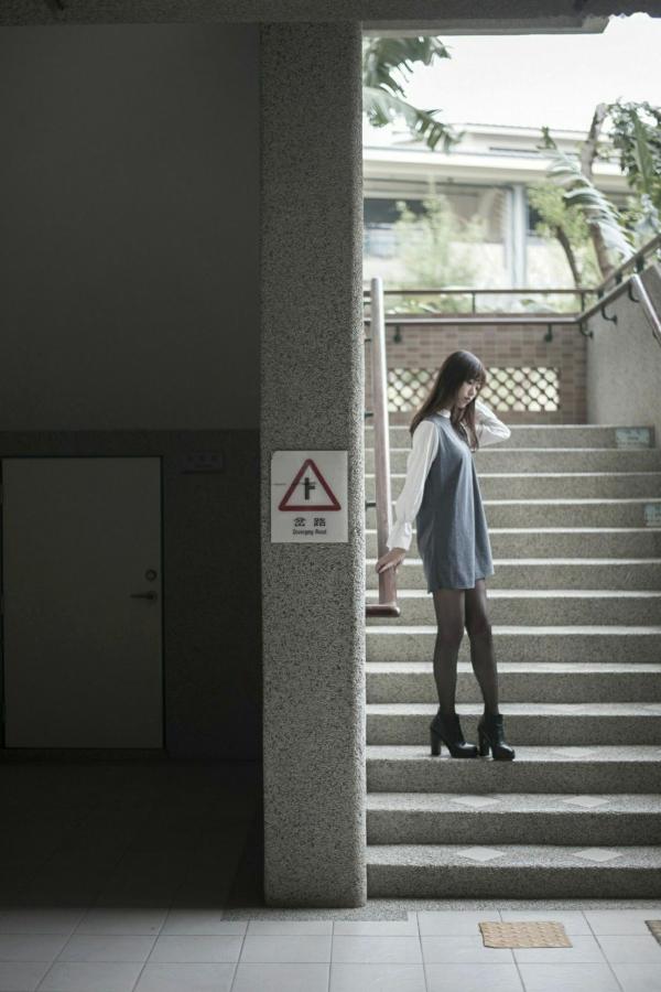    台湾正妹彭丽嘉(Lady憶憶)校园优雅穿搭，花树下清纯气质黑丝美腿写真集第11张图片