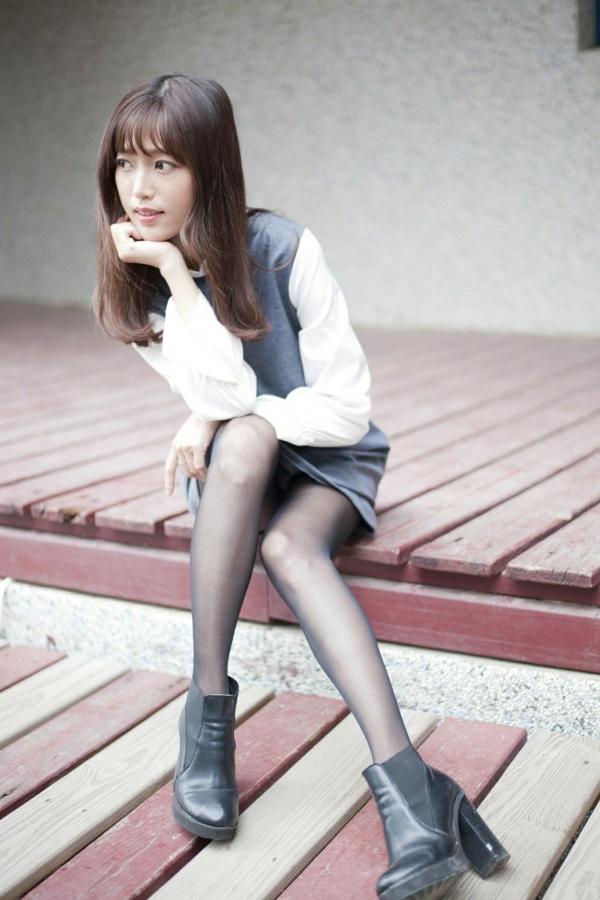    台湾正妹彭丽嘉(Lady憶憶)校园优雅穿搭，花树下清纯气质黑丝美腿写真集第20张图片