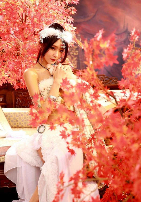    台湾正妹Winnie小雪《蛮族公主和OL风装扮》系列写真，演绎知性职场与野性异域的双重风情，黑丝制服诱惑尽显极致气质第20张图片