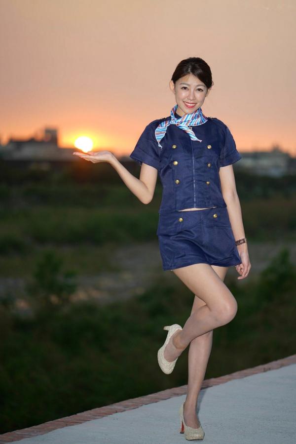    台湾正妹_ 简嘉莹(小紫)：光复新村户外清新连衣裙与职业空姐制服风格写真集 [55P]第28张图片