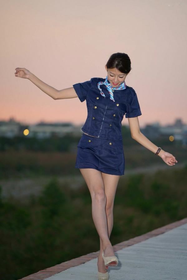    台湾正妹_ 简嘉莹(小紫)：光复新村户外清新连衣裙与职业空姐制服风格写真集 [55P]第31张图片