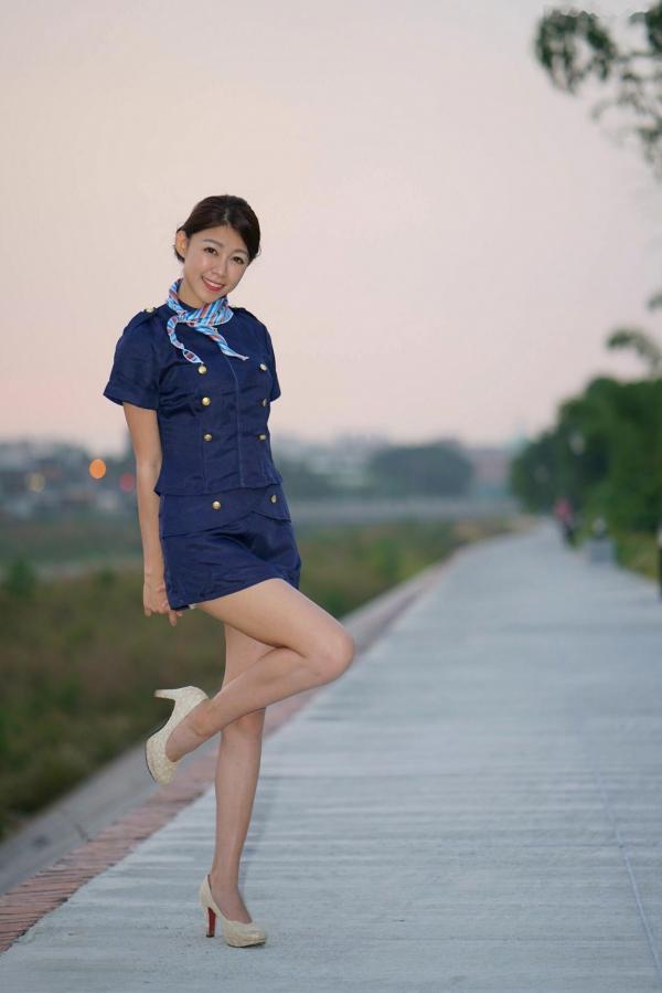    台湾正妹_ 简嘉莹(小紫)：光复新村户外清新连衣裙与职业空姐制服风格写真集 [55P]第33张图片