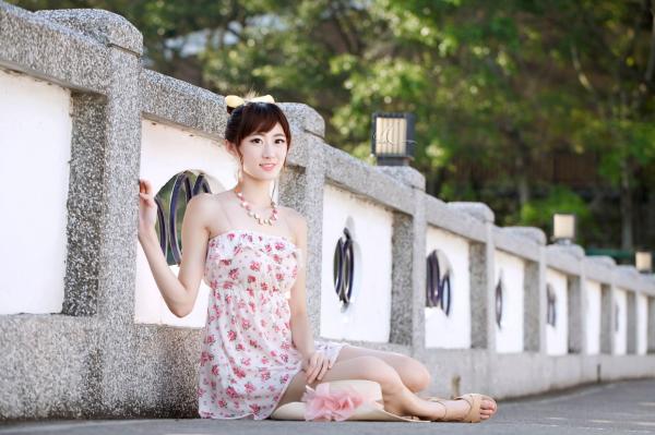   台湾模特林茉晶Queena清纯甜美私房写真，公园清新街拍、气质女神外拍套图第1张图片