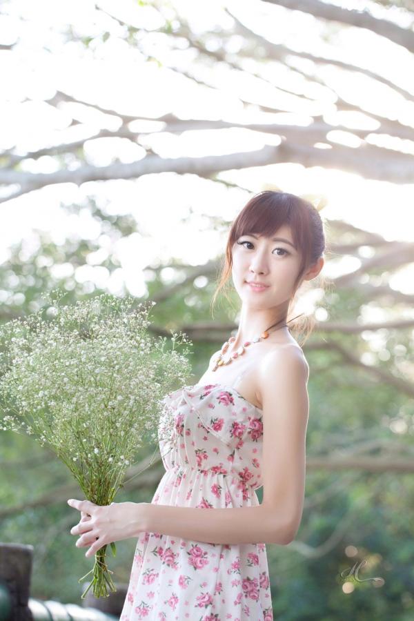    台湾模特林茉晶Queena清纯甜美私房写真，公园清新街拍、气质女神外拍套图第3张图片
