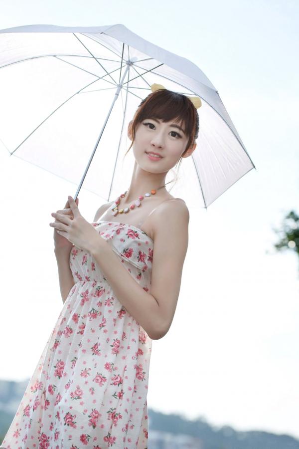    台湾模特林茉晶Queena清纯甜美私房写真，公园清新街拍、气质女神外拍套图第10张图片