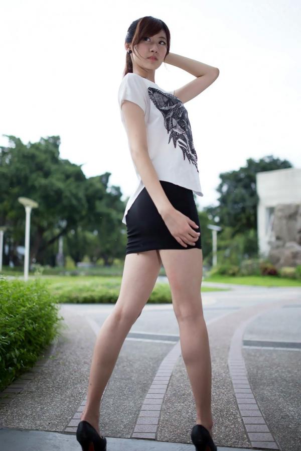    台湾模特林茉晶Queena清纯甜美私房写真，公园清新街拍、气质女神外拍套图第23张图片