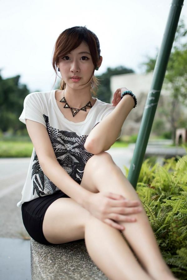    台湾模特林茉晶Queena清纯甜美私房写真，公园清新街拍、气质女神外拍套图第29张图片