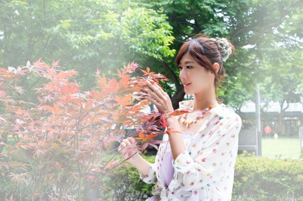    台湾模特林茉晶Queena清纯甜美私房写真，公园清新街拍、气质女神外拍套图第45张图片
