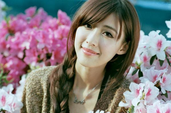    台湾正妹金允乔Kila晶晶《校园美拍》第2波：清新学姐户外校园风针织暖阳写真第3张图片