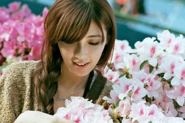    台湾正妹金允乔Kila晶晶《校园美拍》第2波：清新学姐户外校园风针织暖阳写真第4张图片