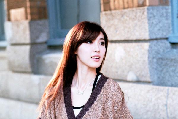    台湾正妹金允乔Kila晶晶《校园美拍》第2波：清新学姐户外校园风针织暖阳写真第11张图片