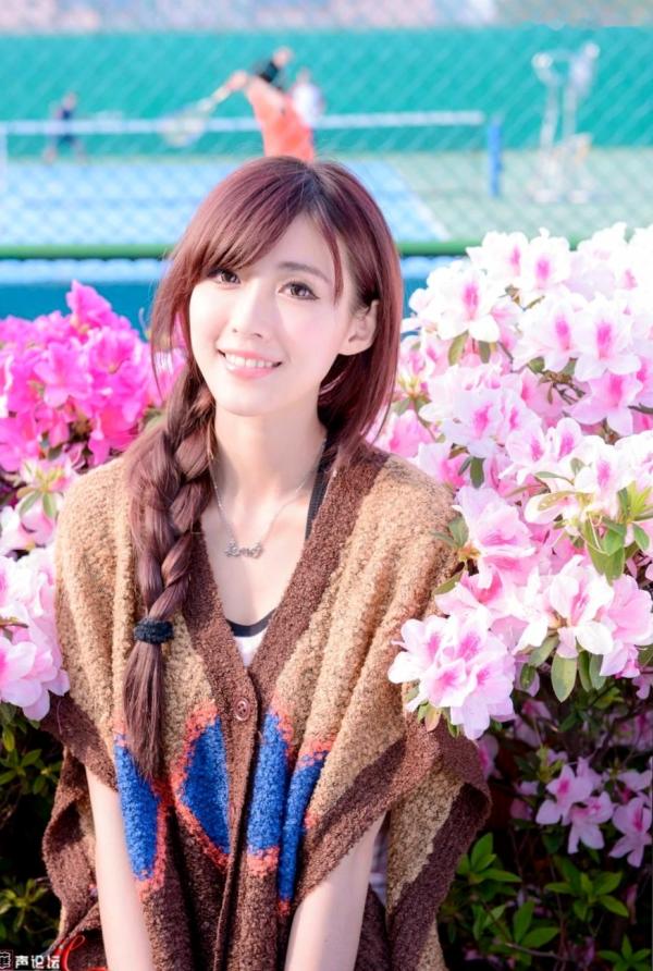    台湾正妹金允乔Kila晶晶《校园美拍》第2波：清新学姐户外校园风针织暖阳写真第19张图片