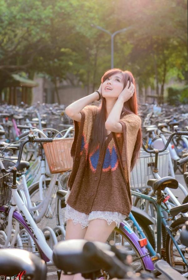    台湾正妹金允乔Kila晶晶《校园美拍》第2波：清新学姐户外校园风针织暖阳写真第23张图片