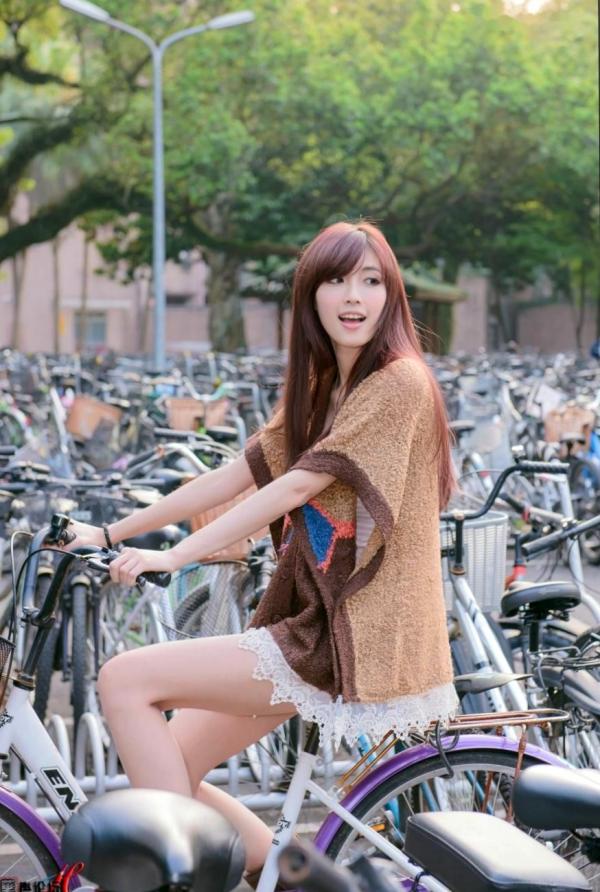    台湾正妹金允乔Kila晶晶《校园美拍》第2波：清新学姐户外校园风针织暖阳写真第30张图片