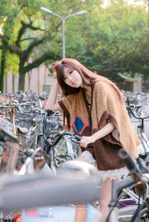    台湾正妹金允乔Kila晶晶《校园美拍》第2波：清新学姐户外校园风针织暖阳写真第31张图片