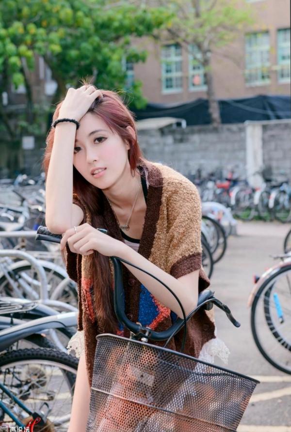    台湾正妹金允乔Kila晶晶《校园美拍》第2波：清新学姐户外校园风针织暖阳写真第32张图片
