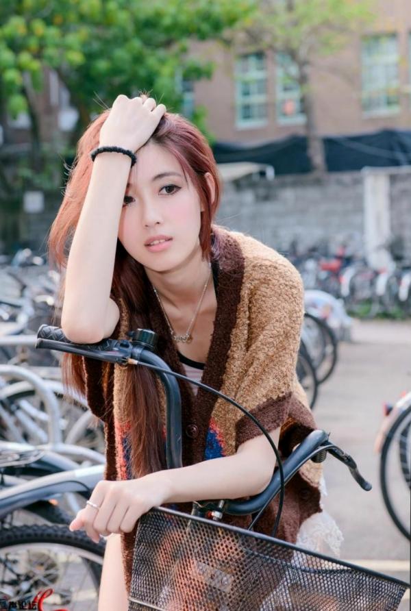    台湾正妹金允乔Kila晶晶《校园美拍》第2波：清新学姐户外校园风针织暖阳写真第33张图片