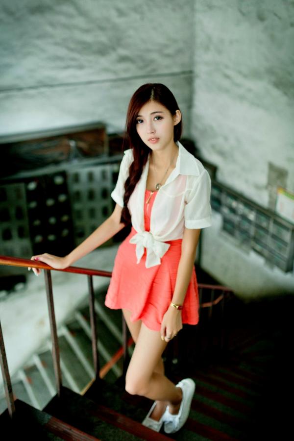    台湾正妹金允乔Kila晶晶《環南公寓街拍》甜美户外写真，清纯少女治愈风，高颜值长腿少女日常穿搭摄影第5张图片