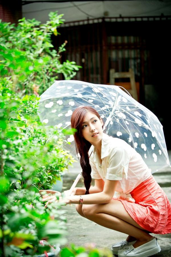    台湾正妹金允乔Kila晶晶《環南公寓街拍》甜美户外写真，清纯少女治愈风，高颜值长腿少女日常穿搭摄影第18张图片