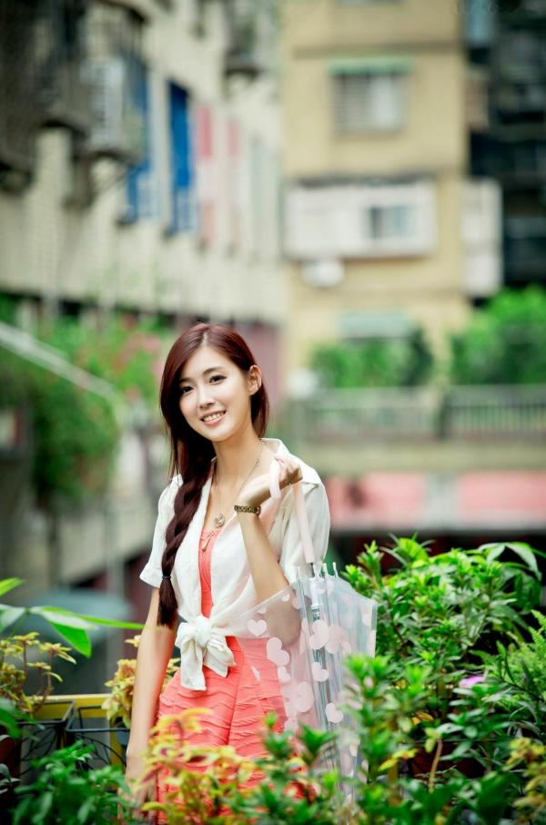    台湾正妹金允乔Kila晶晶《環南公寓街拍》甜美户外写真，清纯少女治愈风，高颜值长腿少女日常穿搭摄影第19张图片