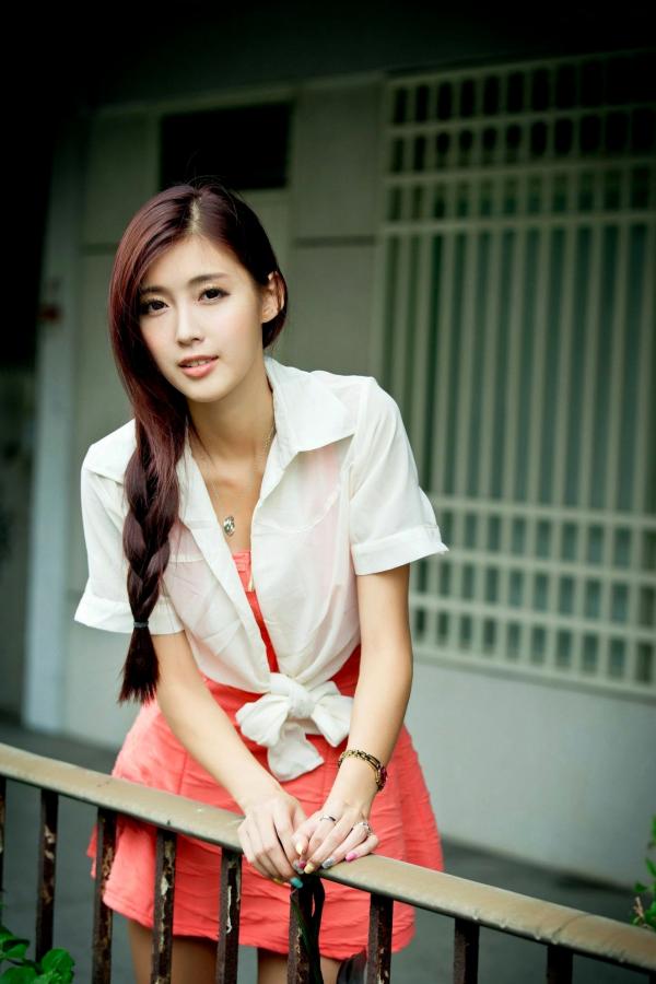    台湾正妹金允乔Kila晶晶《環南公寓街拍》甜美户外写真，清纯少女治愈风，高颜值长腿少女日常穿搭摄影第21张图片