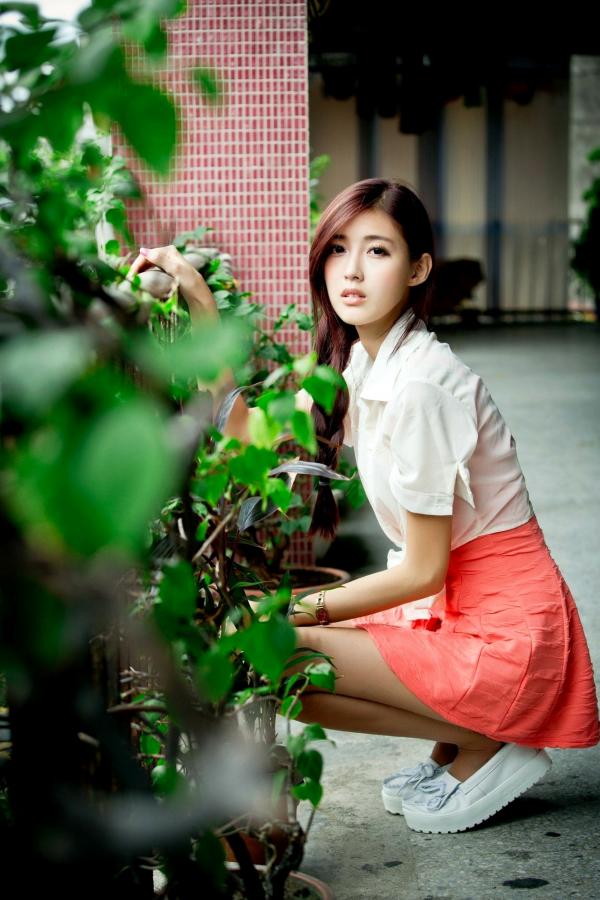    台湾正妹金允乔Kila晶晶《環南公寓街拍》甜美户外写真，清纯少女治愈风，高颜值长腿少女日常穿搭摄影第25张图片
