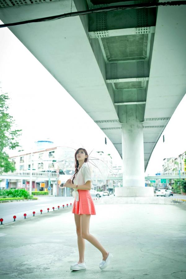    台湾正妹金允乔Kila晶晶《環南公寓街拍》甜美户外写真，清纯少女治愈风，高颜值长腿少女日常穿搭摄影第42张图片