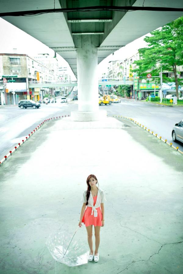    台湾正妹金允乔Kila晶晶《環南公寓街拍》甜美户外写真，清纯少女治愈风，高颜值长腿少女日常穿搭摄影第44张图片