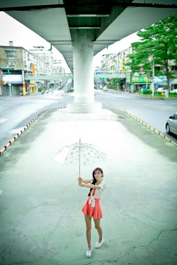    台湾正妹金允乔Kila晶晶《環南公寓街拍》甜美户外写真，清纯少女治愈风，高颜值长腿少女日常穿搭摄影第46张图片