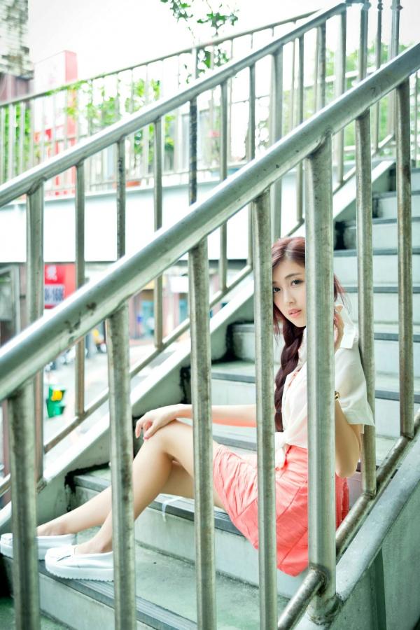    台湾正妹金允乔Kila晶晶《環南公寓街拍》甜美户外写真，清纯少女治愈风，高颜值长腿少女日常穿搭摄影第48张图片