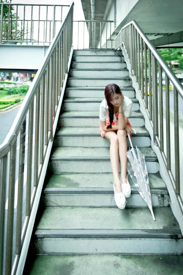    台湾正妹金允乔Kila晶晶《環南公寓街拍》甜美户外写真，清纯少女治愈风，高颜值长腿少女日常穿搭摄影第49张图片
