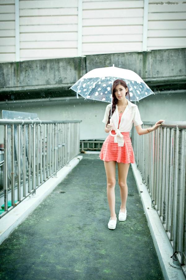    台湾正妹金允乔Kila晶晶《環南公寓街拍》甜美户外写真，清纯少女治愈风，高颜值长腿少女日常穿搭摄影第57张图片